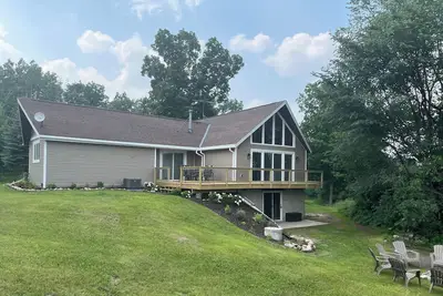 Image de Walk to Road America-Peaceful Getaway w/ Views + Loft + Fire Pit