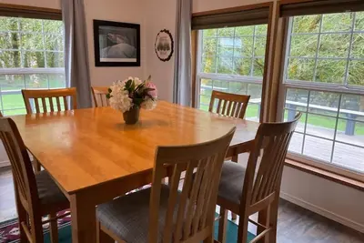 Image de A Cozy 2-bedroom cabin with awesome private Sol Duc River's waterfront