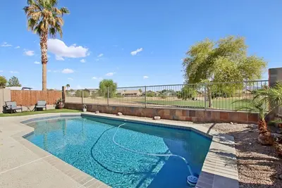 Image de Cozy 3 bedroom home with private heated pool on a golf course with mountain view