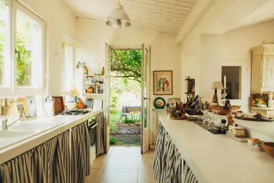 Image de Charmante maison avec jardin, la campagne à la ville, près des plages