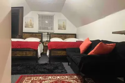 Image de 2 Pvt bed Rms/1bathroom no kitchen attic