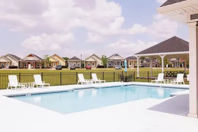 Image de The Cottages: 2br/2ba Dothan Pet Friendly\nGorgeous Pool, Pickle Ball court, Gym
