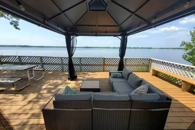 Image de 3 bedroom Lakefront Cottage on Kawartha Lakes close to the Gta. Pet friendly!