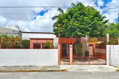 Image de Beautiful Mexican House, large garden and in the center of Cancun, tourist area.