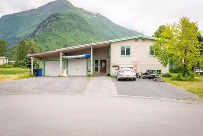 Image de Spacious 3-bedroom apartment in the heart of Valdez with WiFi