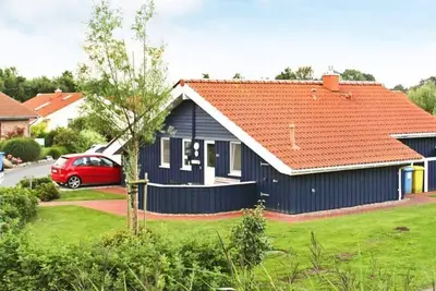 Image de 6-person vacation home in direct lakeside location with jetty and canoe as well as sauna, whirlpool and wood-burning stove in Otterndorf