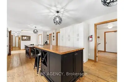 Image de Exceptional1, 800 sq ft bungalow