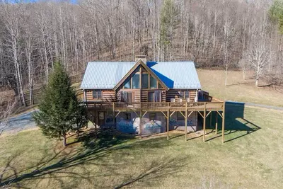 Image de Relaxing 4br Cabin in Todd – Hot Tub, Firepit, & More!