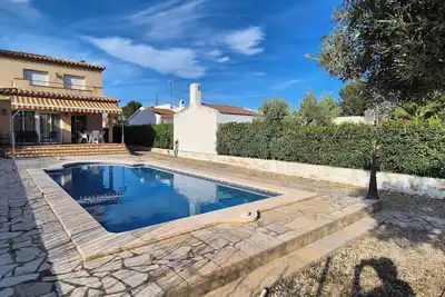 Image de Villa MONREDÓ. Spacious house with private pool and large garden.
