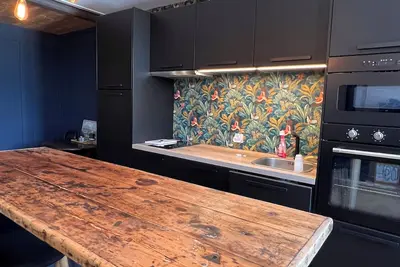 Image de La Maison du Pêcheur sur le joli port de pêche de Mortagne-sur-Gironde.