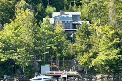 Image de Newfound Lakefront Retreat – 4br Huge Deck Private Dock and Water Toys!