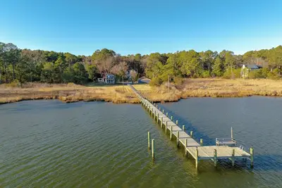 Image de Beautiful Waterfront 2-bedroom cottage in tranquil Piney Point with WiFi, Ac