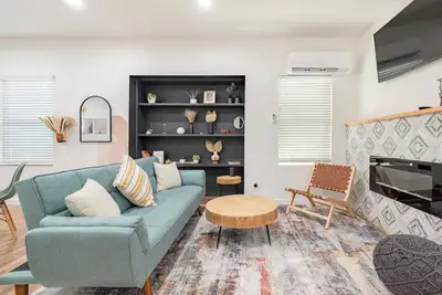 Image de Cozy Boho Getaway Near Downtown & River