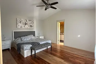 Image de 8-guest Spacious 4-bedroom house with WiFi, Ac in fabulous Vancouver