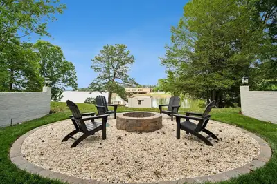 Image de Cozy Cove-Lakefront home with kayaks, paddle board, lillypad, arcade, & fire pit