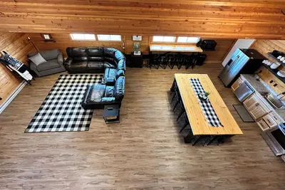 Image de Spacious 5-bedroom, 5-Bathroom lodge! Sleeps 22! Across from famous Cody rodeo!