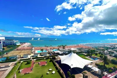 Image de Super Beachfront Penthouse for Families with Breakfast, 2 Parking Spaces, Private Beach