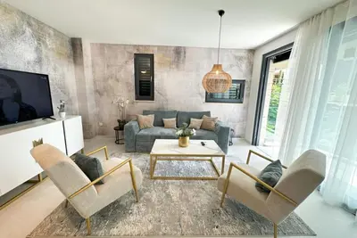 Image de One-Bedroom Apartment With Terrace (The Sunset One) -S2