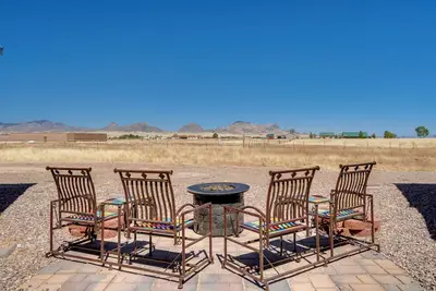 Image de Walk to Wineries: Elgin Wine Country Retreat!
