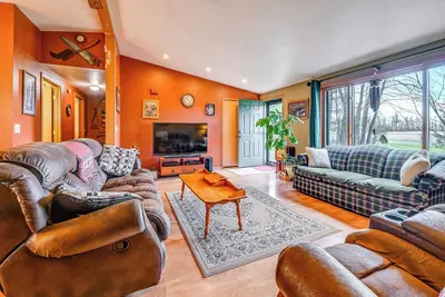 Image de Furnished Deck w/ Forested Views: Manawa Home!