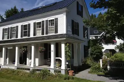 Image de Charming 2-bedroom apartment in wonderful Hancock with WiFi