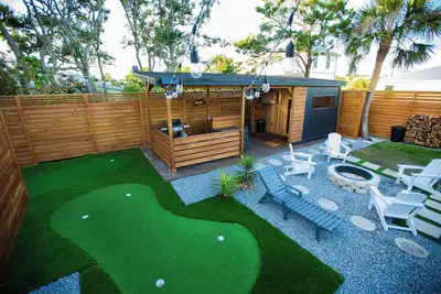 Image de Charming Cottage with Sauna, Mini Golf, 2 Od Showers, Fire-pit, Soaking Tub Dogs