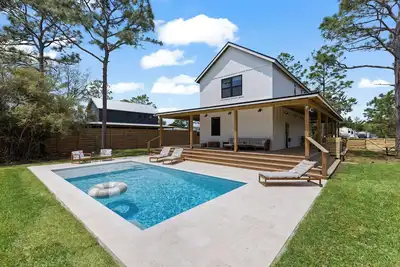 Image de New 3b/2. 5Ba Cottage with Private Saltwater Pool near 30a!