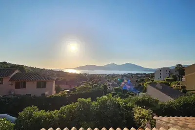 Image de Vue mer imprenable : mini-villa 3 pièces à Porticcio avec piscines