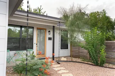 Image de Crestview Casita: Relaxing base near city hotspots