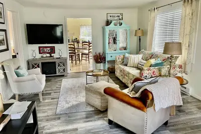 Image de Charming 2-bedroom bungalow with WiFi, Ac in welcoming Jamestown West Ellicott.