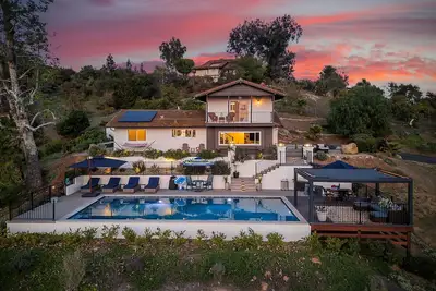 Image de Stunning Fallbrook Retreat with Private Pool/Spa/Games Room/Fire Pit and More!