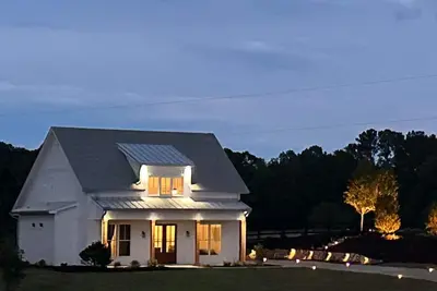 Image de Charming 2-bedroom 2-bath house in Bishop - walk to the Uga equestrian complex