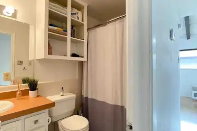 Image de Cozy 1 bedroom condo just minutes away from Moody center and Ut Austin!