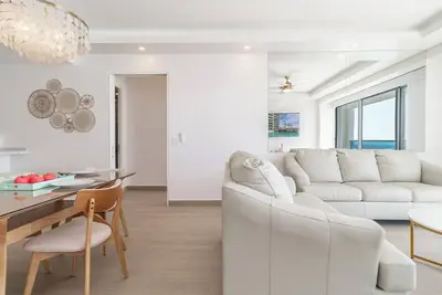 Image de Modern 2 Br Condo at Encantame Towers Viento 2204