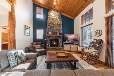 Image de Monthly Lease - Waterville Lodge at Old Greenwood by Tahoe Getaways - Pet Ok w/ Golf Views & Hoa