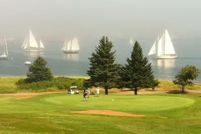 Image de Lunenburg Beach Front Cottage on Masons  - 360 Water Views