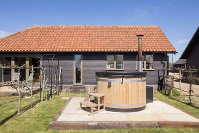 Image de Stylish cottage, countryside views, wood burning hot tub, 20 mins to Cambridge