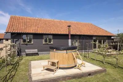 Image de Stylish cottage, countryside views, wood burning hot tub, 20 mins to Cambridge