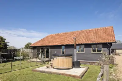 Image de Stylish cottages, countryside views, wood burning hot tubs, 20 mins to Cambridge