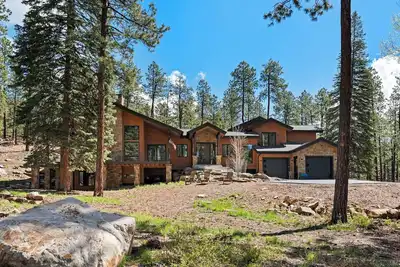 Image de A/C, Luxury Home, Gated Community, Peace & Privacy!