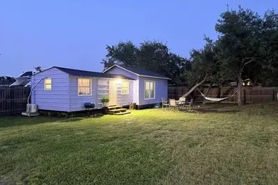 Image de Cozy 1-Bedroom Cottage with Ac and Minutes from the Beach in Rockport.