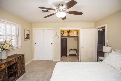 Image de Haversham Hideaway Charming newly renovated home!