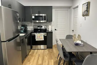 Image de Cozy 2 Bedroom Basement