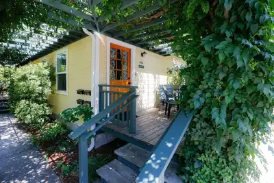 Image de Abbott'S Cottages- Cardinal cottage. 1 bedroom/1 bath, short walk to downtown!