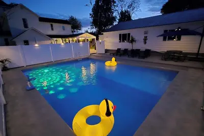 Image de Historic Luxury Estate, Pool/ Hot Tub, Retreat 45 min. to Louisville