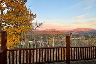 Image de Wolfe Retreat -  4-bdrm house with epic mountain views, gym, sauna & hot tub