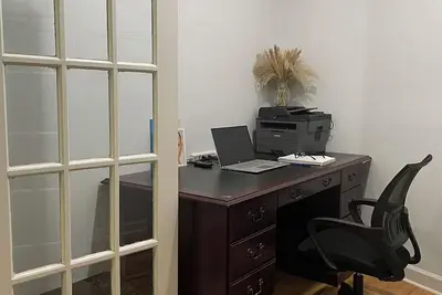 Image de Bright Vintage U of C Center Condo with WiFi, Ac in enjoyable Chicago