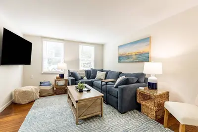 Image de Boutique Historic Cedar Home 2 blocks from the Waterfront, Usna and Main Street