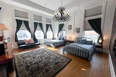 Image de Oliver Inn | Suite 15 | Mayor Snively