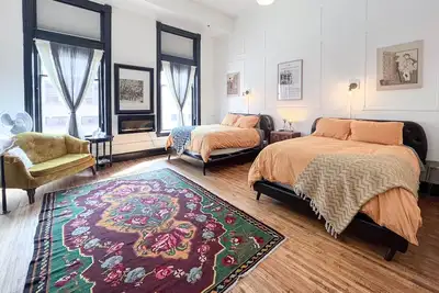 Image de Oliver Inn | Suite 13 | Merritt Brothers